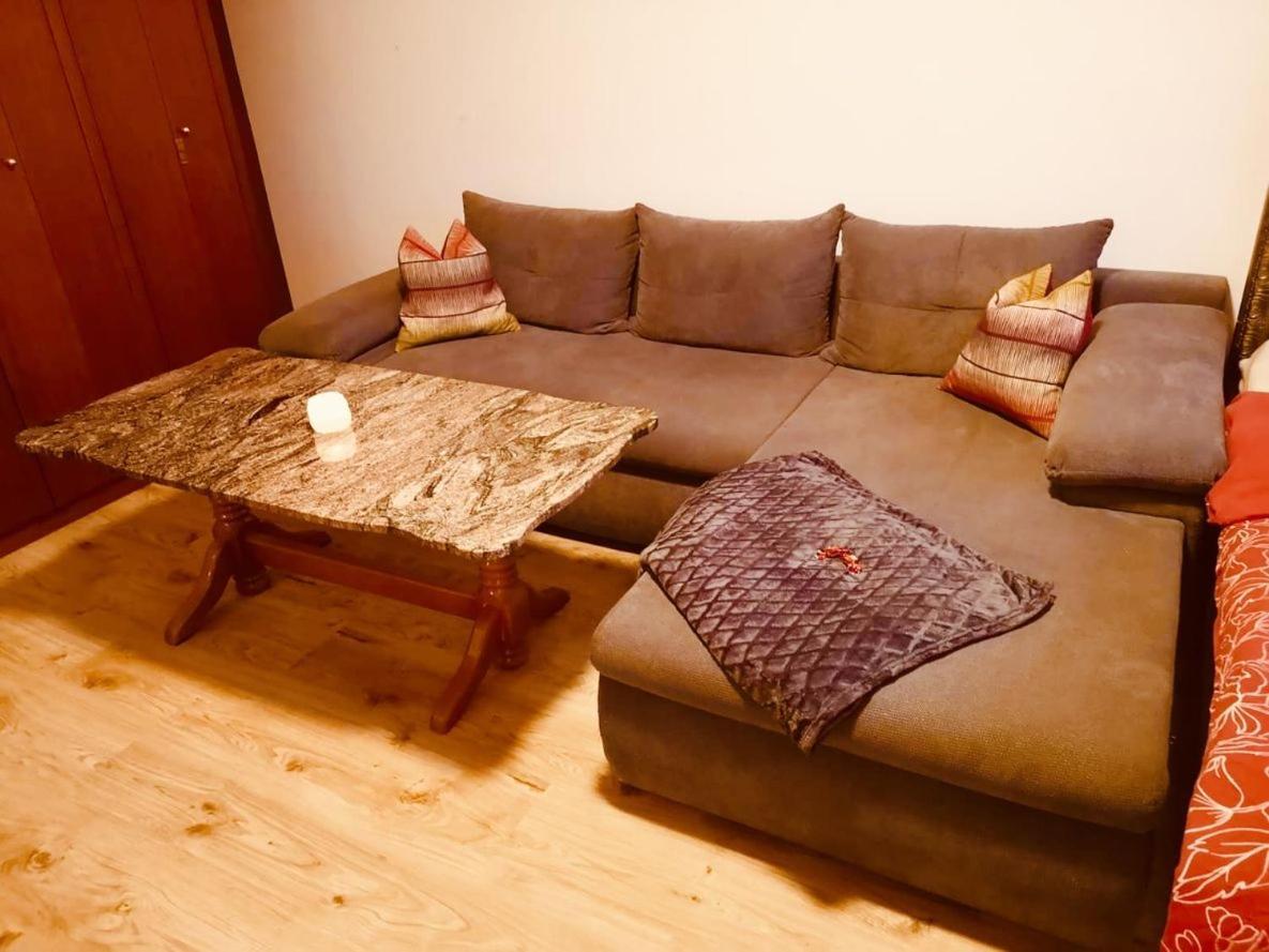 Thermenland-Traum Apartment Fuerstenfeld Luaran gambar