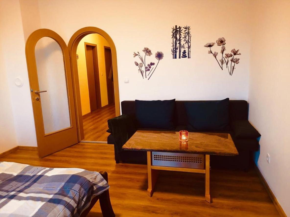 Thermenland-Traum Apartment Fuerstenfeld Luaran gambar