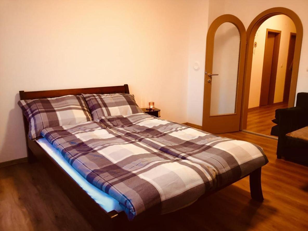Thermenland-Traum Apartment Fuerstenfeld Luaran gambar